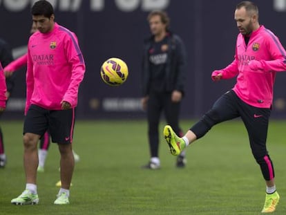 Luis Su&aacute;rez e Iniesta en el entrenamiento del Barcelona