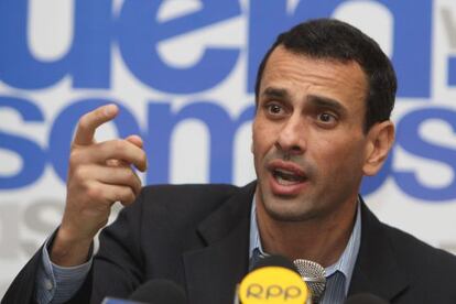 El l&iacute;der opositor venezolano, Henrique Capriles, en Lima. 