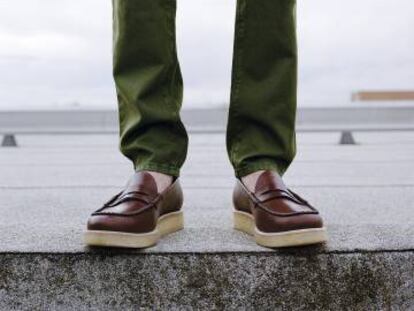 Clarks sustituye la típica suela de cuero por una plataforma gruesa y rugosa de crepé.