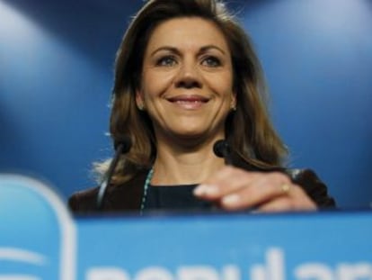 La secretaria general del PP, María Dolores de Cospedal, durante su comparecencia ante los medios.