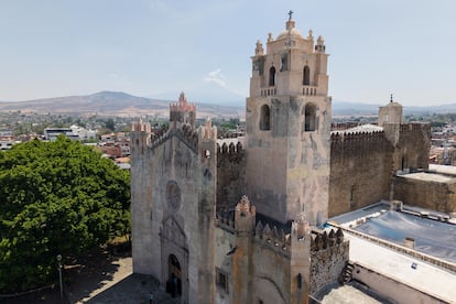 Vista del exconvento de San Juan Bautista en Yecapixtla, Morelos.