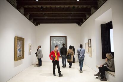 El Gobierno aseguró 31 obras de Pablo Picasso para su exhibición en la pinacoteca dedicada al artista en su ciudad natal, Málaga, durante la exposición temporal 'Picasso: materia y cuerpo'. La garantía de Estado es un sistema, sin coste alguno, para garantizar las obras prestadas. Es una alternativa al seguro privado por el que el Gobierno se compromete a hacer frente a cualquier daño en las mismas. Algunas de las pinturas aseguradas se exhiben en el Museo Picasso de París.