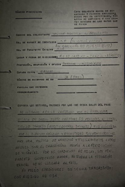 Carta de motivos de Wilson Barbosa do Nascimento para solicitar asilo político: "Por mi condición de negro soy permanentemente sospechoso ahora".