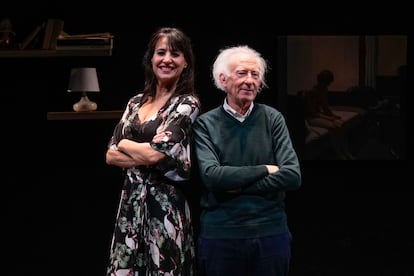 La soprano María Rey-Joly y el dramaturgo Albert Boadella posan en el escenario de la obra 'Ella', en los Teatros del Canal de Madrid.