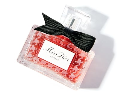 Frasco de Miss Dior Essence de DIOR, la nueva composición de Kurkdjian.