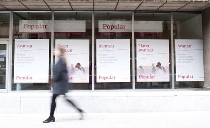 Popular ha iniciado una campa&ntilde;a de refuerzo de su marca por la que se cambiar&aacute;n los r&oacute;tulos de todas las oficinas en un plazo no superior a dos meses para la implantaci&oacute;n del nuevo logo de la compa&ntilde;&iacute;a.