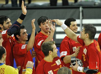 La selección vence fácilmente a Eslovenia pero su pase depende de la derrota de Francia