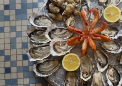 Un plato de ostras en el restaurante La Mascotte, en París.