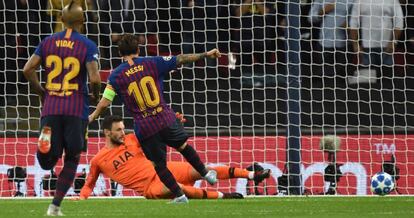 Messi marcar el cuarto gol del partido ante Lloris.