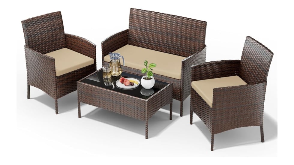 Conjunto de cuatro piezas de color marrón.