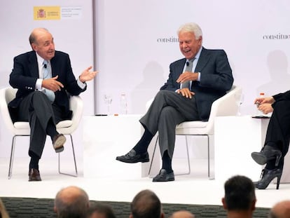 Miquel Roca, Felipe González y la periodista Mònica Terribas.