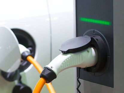 Las petroleras tendrán mayor ventaja en la recarga para vehículos eléctricos al disponer de estaciones de servicio.