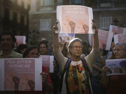 Protesta a la plaça Sant Jaume de Barcelona.