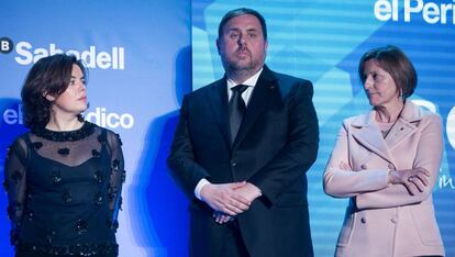 Saenz de Santamaria, Oriol Junqueras y Carme Forcadell, este lunes en Barcelona.