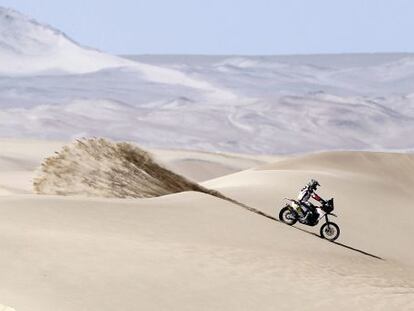 Joan Barreda conduce su motocicleta Husqvarna.