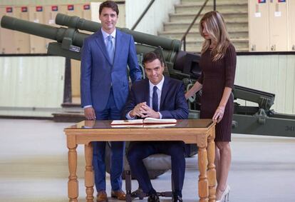 Trudeau, Sánchez y la esposa del presidente, Begoña Gómez.