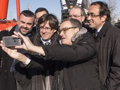 Santi Vila, Puigdemont, Ros i Rull, en ple 'selfie'.