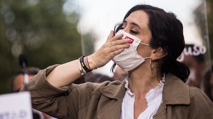 Isabel Díaz Ayuso, durante una visita al municipio de Fuenlabrada el 19 de abril.