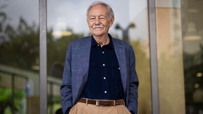 Eduardo Mendoza, premio Princesa de Asturias de las Letras 2025, posa este miércoles en Barcelona.