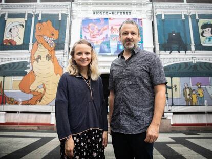 Isabel Greenberg y David Sala, este miércoles junto al Kiosco Alfonso de A Coruña.