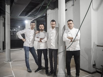 Es el nuevo restaurante de los chefs Oriol Castro, Eduard Xatruch y Mateu Casañas. Los reconocidos cocineros de Disfrutar (dos estrellas Michelin y tres soles Repsol) abren Compartir en Barcelona, con la misma filosofía de Compartir Cadaqués, que este año celebra su décimo aniversario.