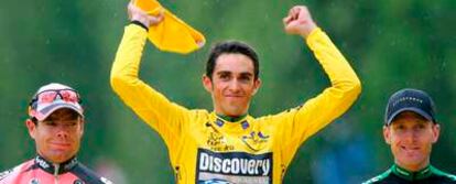El podio de París: de izquierda a derecha, Evans, Contador y Leipheimer.
