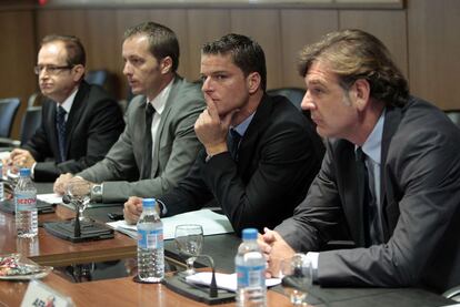 La delegación de la AFE, encabezada por el gerente Luis Gil, segundo por la derecha.