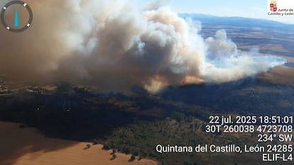 Medios aéreos y terrestres trabajaron en la extinción de un incendio forestal de nivel 2, originado el martes en la localidad de Ferreras (León).