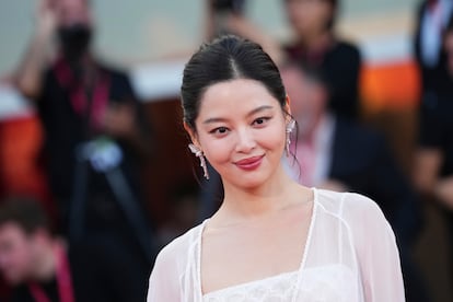 Xin Zhilei, a su llegada a la ceremonia de clausura de la 82ª edición del festival de Venecia.