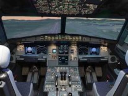 Simulador de vuelo, desarrollado por Indra, del avi&oacute;n A320.