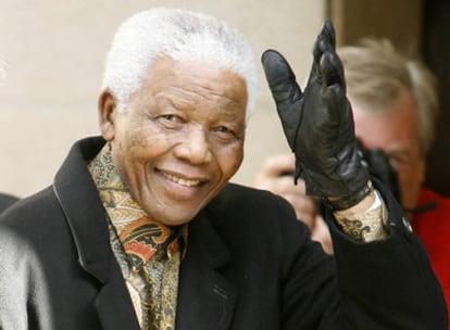 Mandela llega a su hotel en Londres