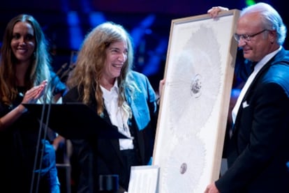 La cantante Patti Smith recibe el premio Polar de 2011 del rey de Suecia Carlos XVI Gustavo.