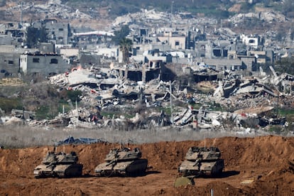 Varios tanques del ejército israelí, en la frontera con Gaza.