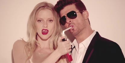 Elle Evans and Robin Thicke in the video for 'Blurred Lines'