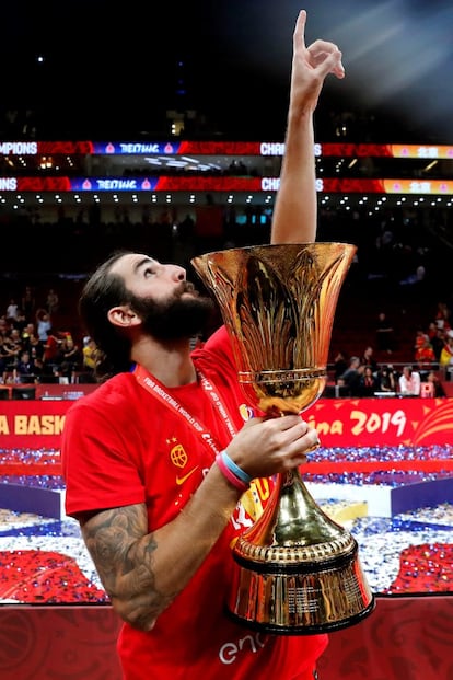 El base de la selección española de baloncesto Ricky Rubio le dedica el triunfo a su madre fallecida.