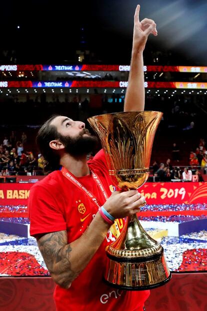 El base de la selección española de baloncesto Ricky Rubio le dedica el triunfo a su madre fallecida.