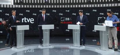 Los candidatos, en el debate de abril.