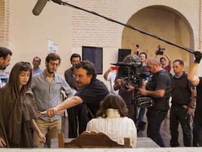 El director Antonio Cuadri (en el centro) durante el rodaje.