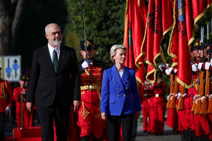 Ursula von der Leyen con el primer ministro de Albania