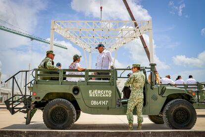 Andrés Manuel López Obrador visita los trabajos de construcción del Aeropuerto Internacional de Tulum, el 22 de julio de este año.