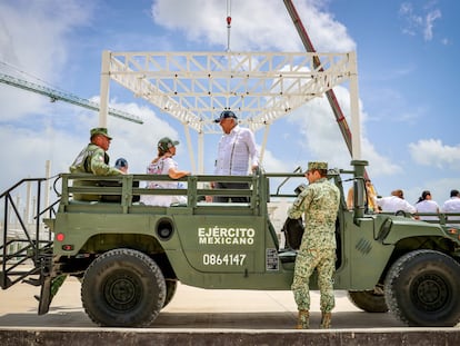 Andrés Manuel López Obrador visita los trabajos de construcción del Aeropuerto Internacional de Tulum, el 22 de julio de este año.