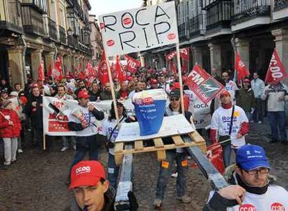 Un grupo de manifestantes, ayer en Alcalá de Henares.