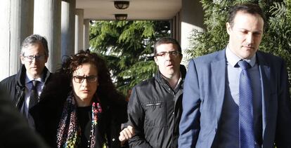 Carolina Gómez-Criado y Félix Rubial (sin corbata).