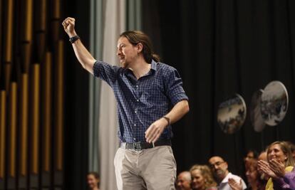 El secretario general de Podemos, Pablo Iglesias, durante el encuentro con los representantes de los círculos del partido de Madrid.