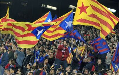 Aficionados muestran &#039;estelades&#039; en el duelo ante el Eibar.