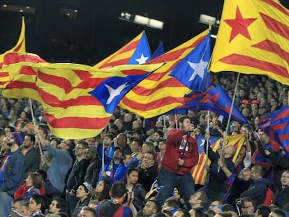 Aficionats mostren estelades en el duel contra l'Eibar.