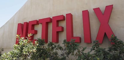 Logo de Netflix en en su sede de Los Gatos, California, Estados Unidos