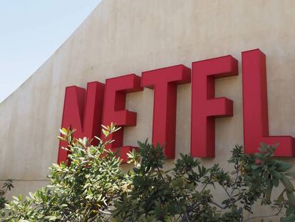 Logo de Netflix en en su sede de Los Gatos, California, Estados Unidos