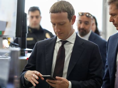 El presidente de Facebook, Mark Zuckerberg, en su llegada al Congreso estadounidense para declarar ante el Comité de Servicios Financieros.