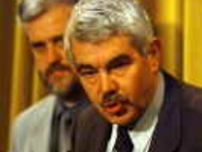 b sin nº (12/12/00) -imagen digital- Marti Carnicer y Pasqual Maragall en el Parlament. -foto: Carles Ribas.